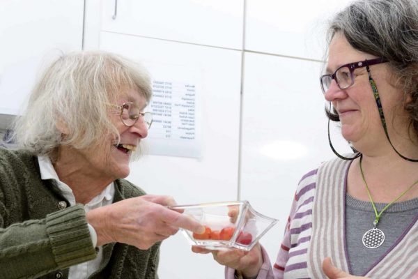 Senioren Häusliche Altenpflege Banner gemeinsam Essen